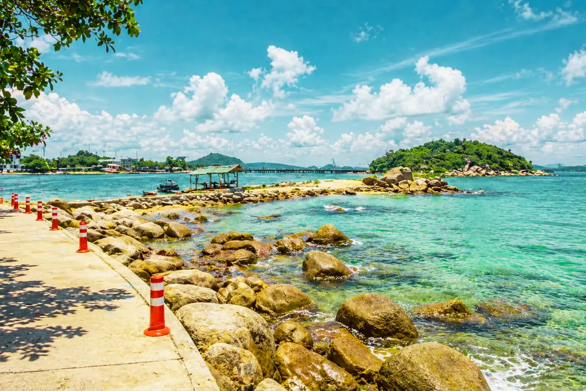 Xe du lịch đi Hòn Đá Bạc